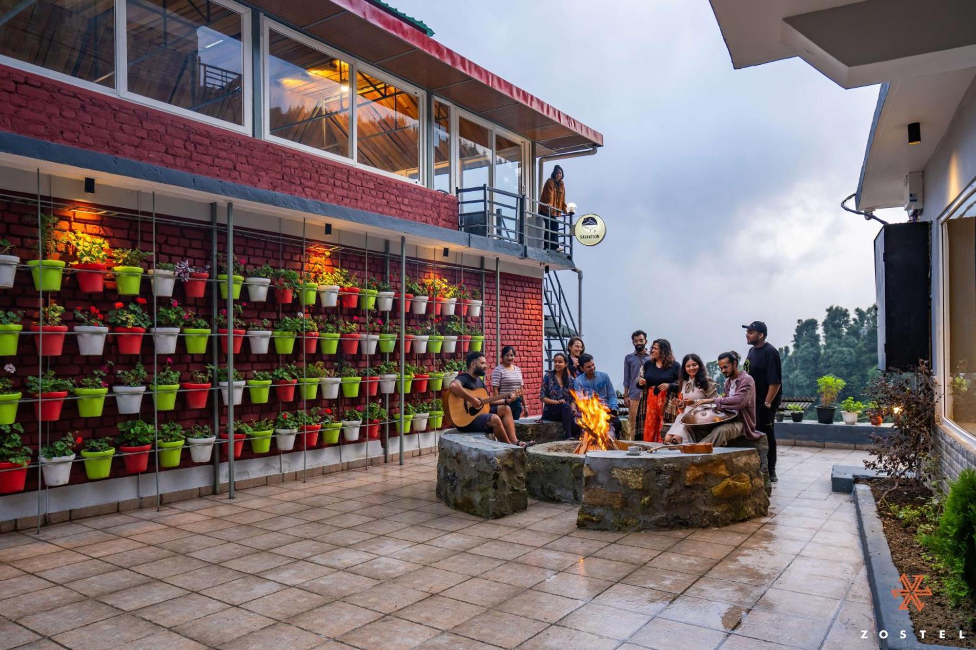 Zostel Dharamkot Hostel McLeod Gandzs Kültér fotó